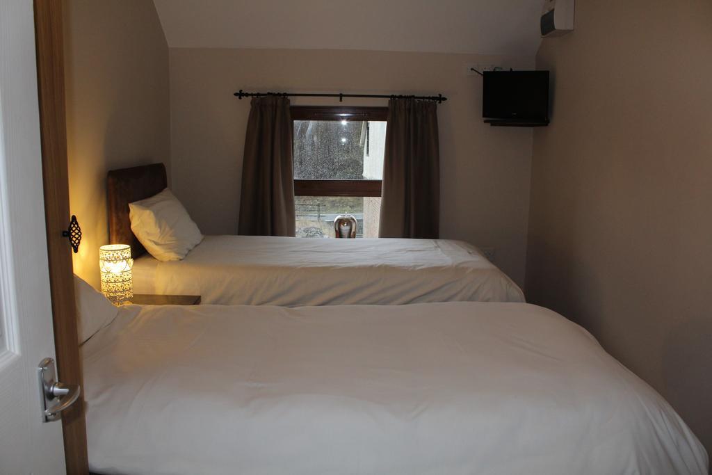 The Nags Head Tredegar Bed & Breakfast Nant-y-bwch Exterior photo